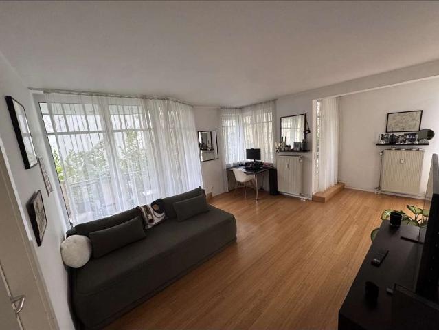 Helle, möblierte 2 Zimmer Wohnung mit 3 Balkonen im beliebten Frankfurter Nordend