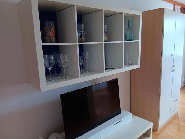 Helle möblierte 2 Zimmer Wohnung mit Lift – 58 m² – € 1.100 inkl. Betriebskosten, Heizung & WLAN