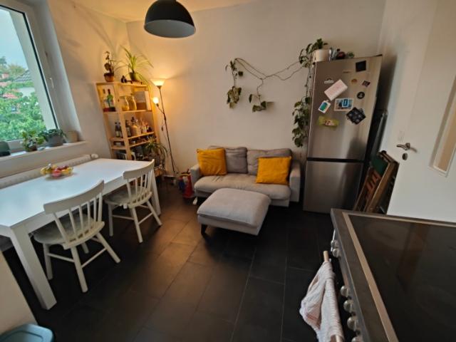 Helle möblierte Wohnung mit Balkon in ruhiger Lage
