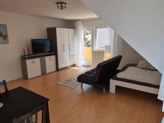 Helle, möblierte Wohnung mit idealer Anbindung S Bahn, U Bahn, E