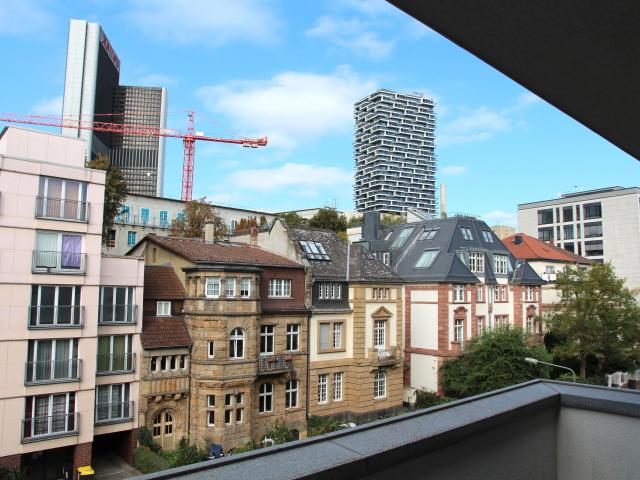 Helle, modern möblierte 2ZW mit 2 Balkonen im Westend