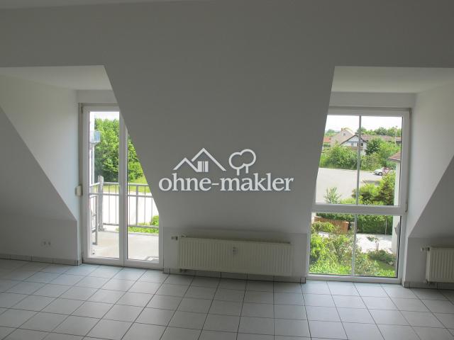 helle moderne DG 4 Zi im Ort Hirschaid auch Eigennutzung, Hobbykeller, 2 Bakone, Garage