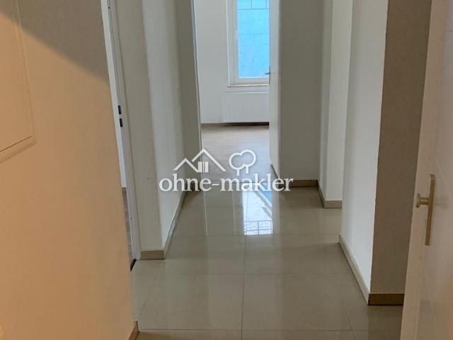 Helle, moderne drei Zimmer, Küche, Diele, Bad 75 m²mit Südbalkon