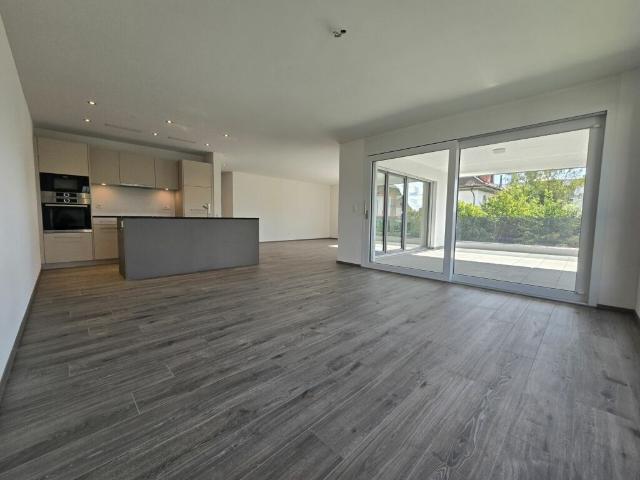Helle, moderne Wohnung mit besten Verkehrsanbindungen