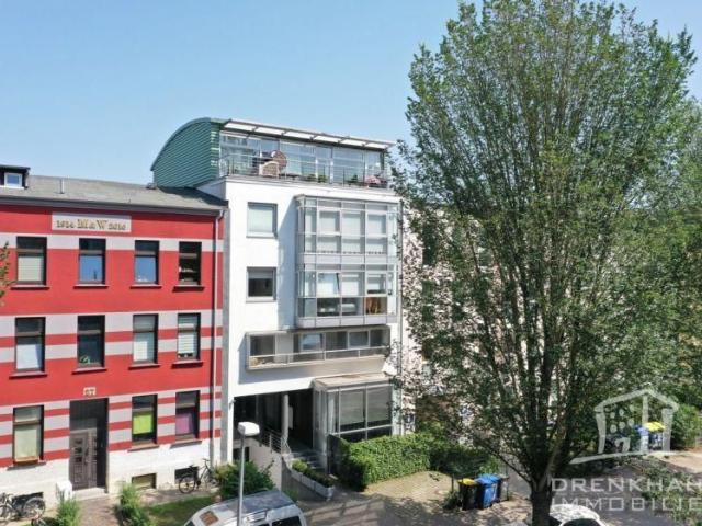 Helle, moderne Wohnung mit Einbauküche, Vollbad, Einbauschränken, Balkon & Stellplatz