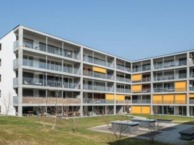 Helle, moderne, Wohnung mit sehr grossem Balkon 30.9m2