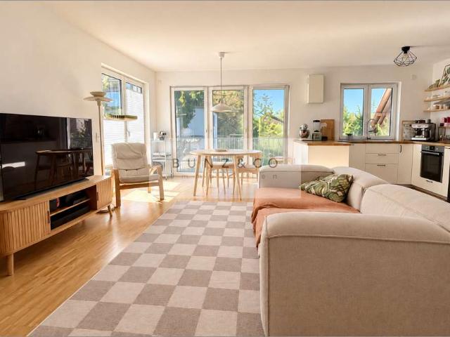 Helle, moderne Wohnung mit sonnigem Südwestbalkon!