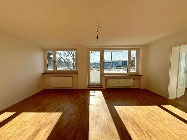 Helle, moderne 1 Zimmer Wohnung mit Balkon in Rohnhof zu vermieten