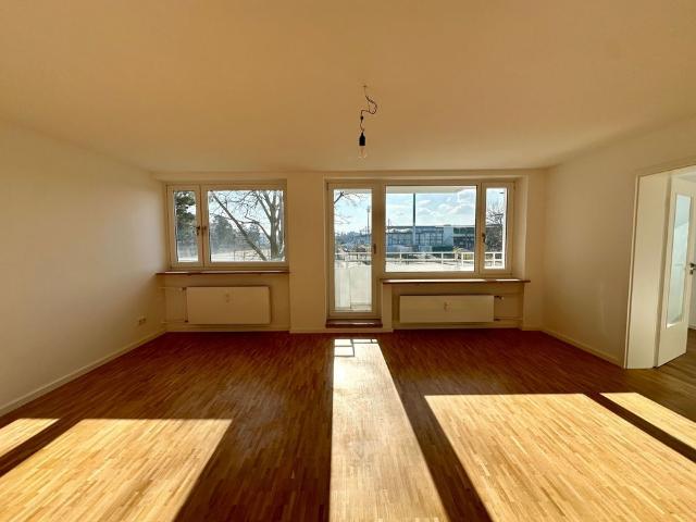 Helle, moderne 1 Zimmer Wohnung mit Balkon in Rohnhof zu vermieten