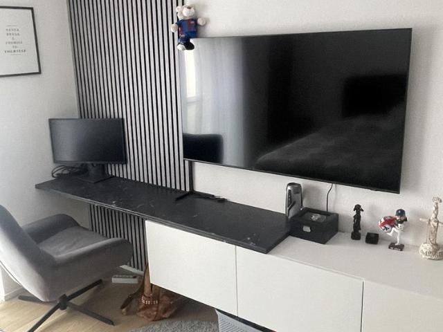 Helle moderne 2 1/2 Zimmer Wohnung auf Wunsch teilmöbiliert