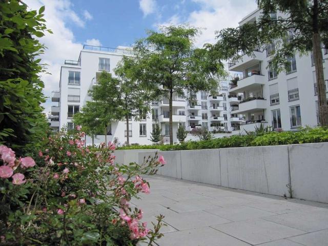 helle moderne 2 Zi. Wohnung mit großer Terrasse und EBK, TG Einzelstellplatz mit Wallbox