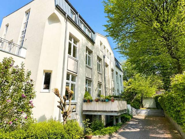 Helle & Moderne 2 Zimmer Eigentumswohnung mit Loggia in SG Grünewald