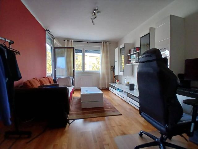 helle & moderne 2 Zimmer Wohnung mit Loggia, Stellplatz, Lift