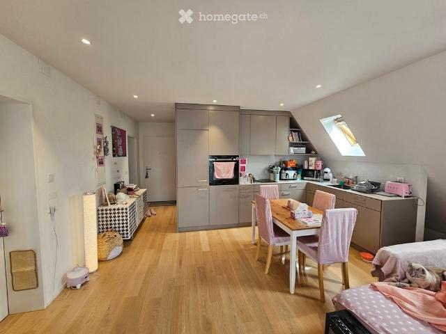 Helle, moderne 3,5 Zimmer Dachwohnung