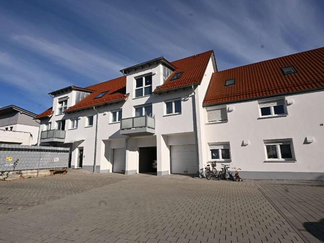Helle, moderne 3 ZKB Wohnung mit Balkon in zentraler Lage!
