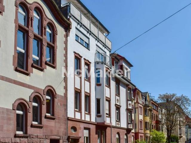 Helle modernisierte Dachgeschoss Maisonette 4,5 Zimmer, 2 Tgl. Bäder, Dachterrasse, Balkon, Keller