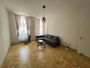 Helle, modernisierte 2 Zimmer Altbauwohnung mit separater Küche, effizienter Raumaufteilung und Kellerabteil