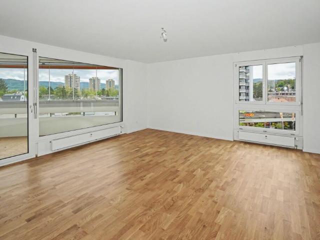 Helle, modernisierte 3.5 Zimmerwohnung in Reinach