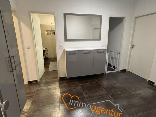 Helle, modernisierte 3 Zimmer Wohnung mit Loggia, Parkplatz und hochwertiger Ausstattung in Marchtrenk