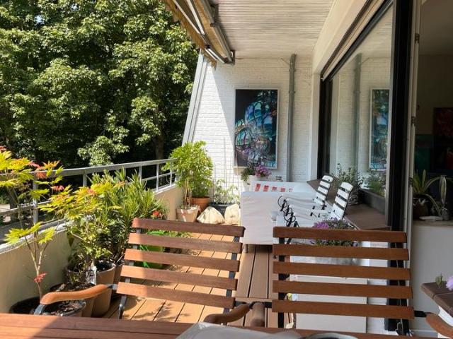 Helle modernisierte 3 Zimmerwohnung mit großem Balkon
