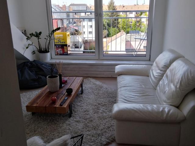 Helle, neuwertige Dachwohnung