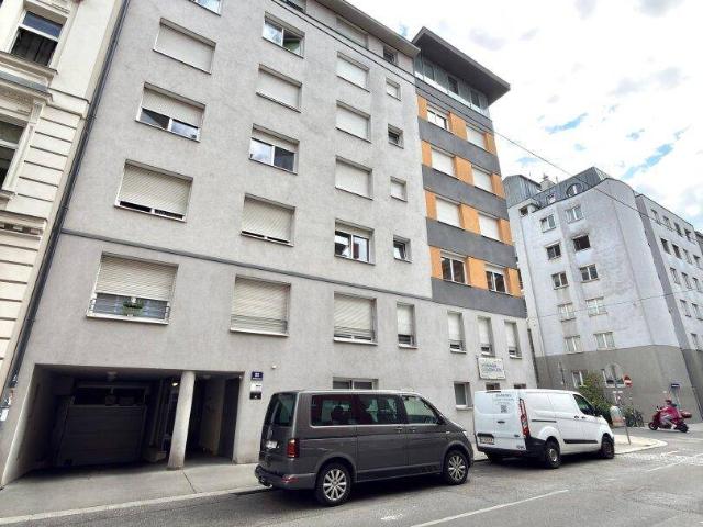 HELLE, NEUWERTIGE 2 ZIMMER MIETWOHNUNG NAHE U4 MARGARETENGÜRTEL UND STRASSENBAHN 6/18 – MIT VOLLAUSGESTATTETER KÜCHE, KELLERABTEIL + GARAGENPLATZ ZUMIETBAR!