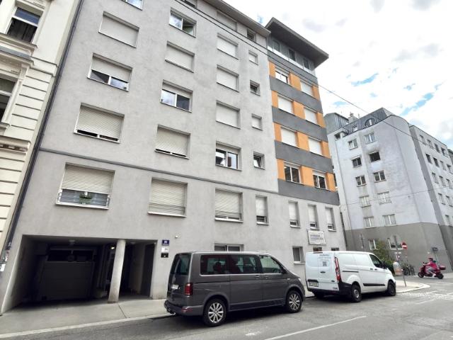 HELLE, NEUWERTIGE 2 ZIMMER MIETWOHNUNG NAHE U4 MARGARETENGÜRTEL UND STRASSENBAHN 6/18 – MIT VOLLAUSGESTATTETER KÜCHE, KELLERABTEIL + GARAGENPLATZ ZUMIETBAR!