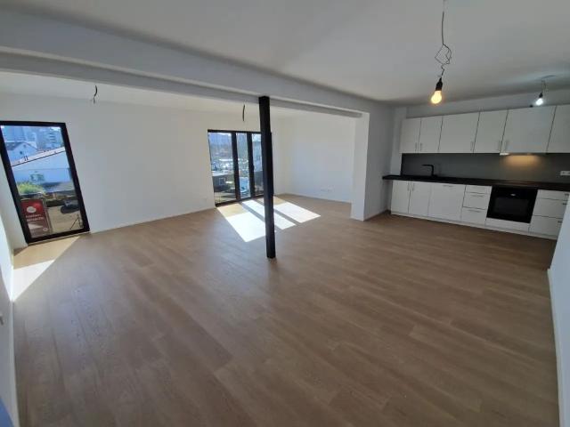 Helle, neuwertige 3,5 Zimmer Wohnung mit tollem Balkon und 1 PKW Stellplatz in Böblingen in Seenähe