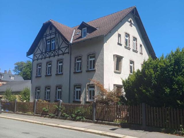 Helle neu sanierte Etagenwohnung mit Stellplatz und Gartennutzung