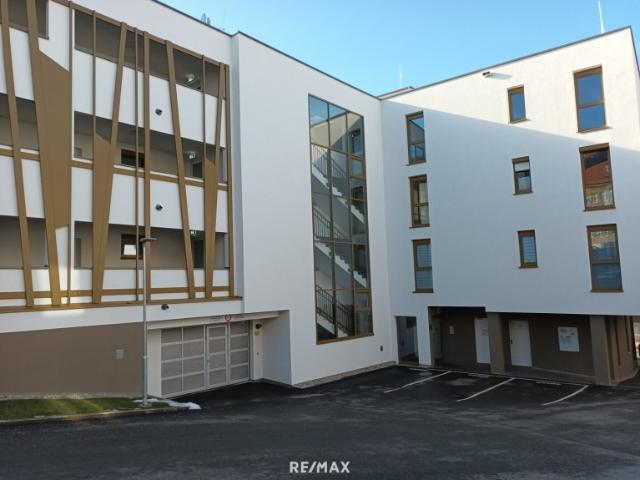 Helle Neubauwohnung mit Balkon, Gartenanteil und Garage in Zentrumsnähe von Mürzzuschlag