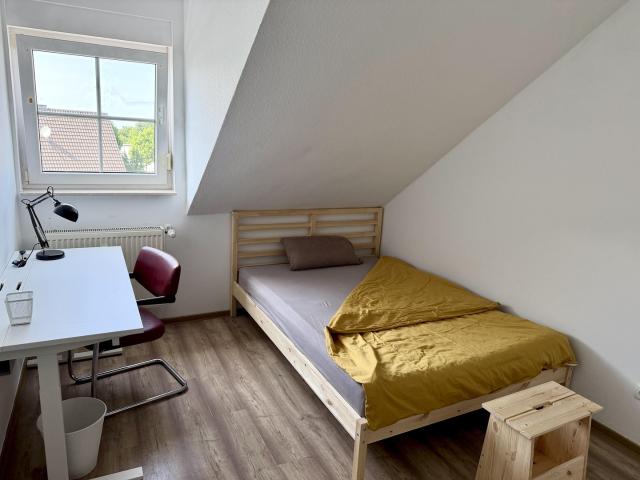 Helle, neue WG Zimmer in neuer WG in Villa in Flamersheim ideal für Pendler & Studenten