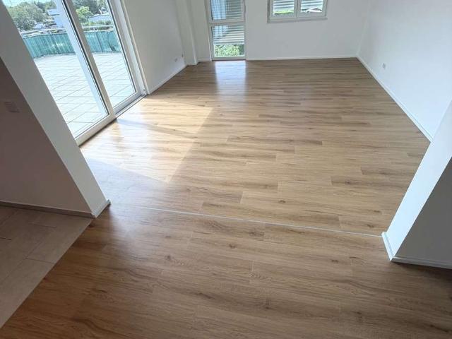 Helle Penthouse Wohnung mit großer Terrasse