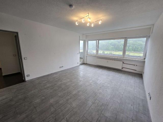 Helle, renovierte Wohnung mit Balkon in Aussichtslage reserviert