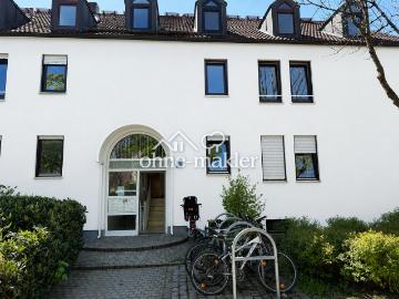 Helle, renovierte 2,5 Zimmer Wohnung mit Südbalkon in Moosach – RESERVIERT!