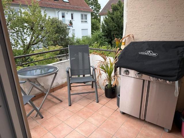 Helle renovierte 2 Zimmer Wohnung in S Luginsland
