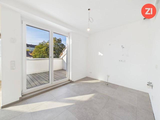 Helle renovierte 2 Zimmer Wohnung mit Balkon und Klimaanlage im Dachgeschoss Froschberg