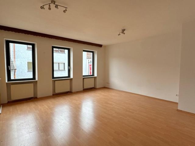 Helle renovierte 2 ZKB Wohnung in zentraler Lage von Illingen