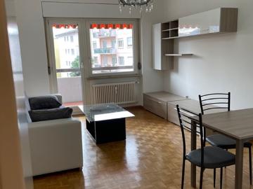 Helle renovierte 3.5 Zimmer Wohnung mit Balkon und Stellplatz in ruhiger Lage in LuganoVendiamo Appartamento rinnovato 3.5 a Lugano in ottima posizione
