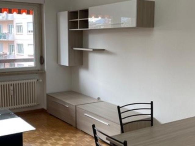 Helle renovierte 3.5 Zimmer Wohnung mit Balkon und Stellplatz in ruhiger Lage in LuganoVendiamo Appartamento rinnovato 3.5 a Lugano in ottima posizione