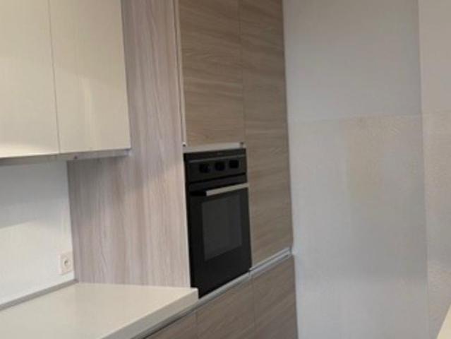 Helle renovierte 3.5 Zimmer Wohnung mit Balkon und Stellplatz in ruhiger Lage in LuganoVendiamo Appartamento rinnovato 3.5 a Lugano in ottima posizione