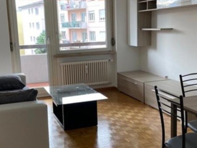 Helle renovierte 3.5 Zimmer Wohnung mit Balkon und Stellplatz in ruhiger Lage in LuganoVendiamo Appartamento rinnovato 3.5 a Lugano in ottima posizione