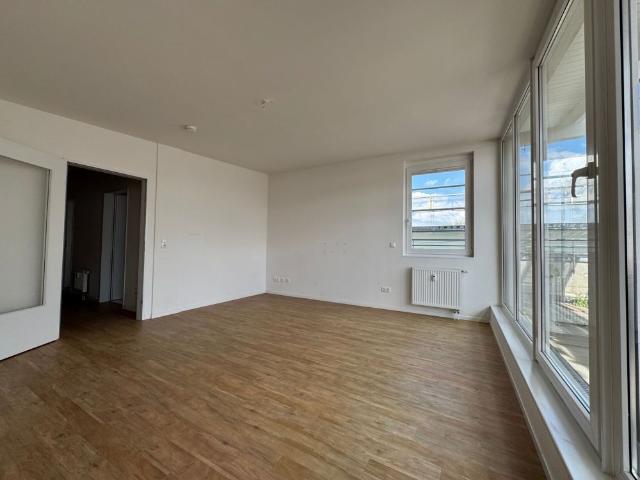 Helle, renovierte 3 Z Wohnung mit Dachterrasse und EBK
