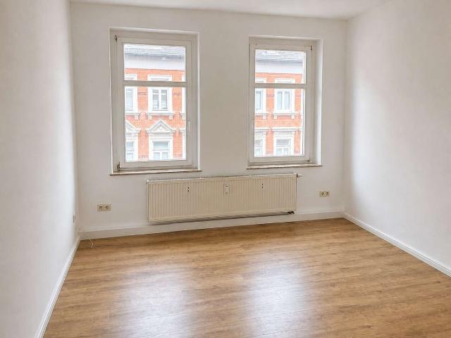 Helle renovierte 3 Zimmer Wohnung in der Leipzigerstr