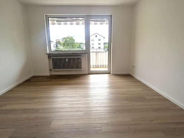 Helle, renovierte 3 Zimmer Wohnung mit Balkon und Tiefgarage in Burghausen