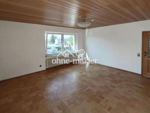 Helle, renovierte 4 Zimmer Wohnung 1.OG mit Küche und Süd Balkon in ruhiger Lage in Kleinostheim