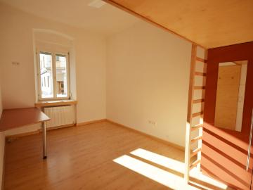 Helle, renovierte 4 Zimmer Wohnung zu vermieten