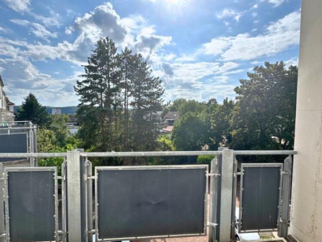Helle renovierte 4 ZKB Wohnung mit Balkon in verkehrsgünstiger Lage
