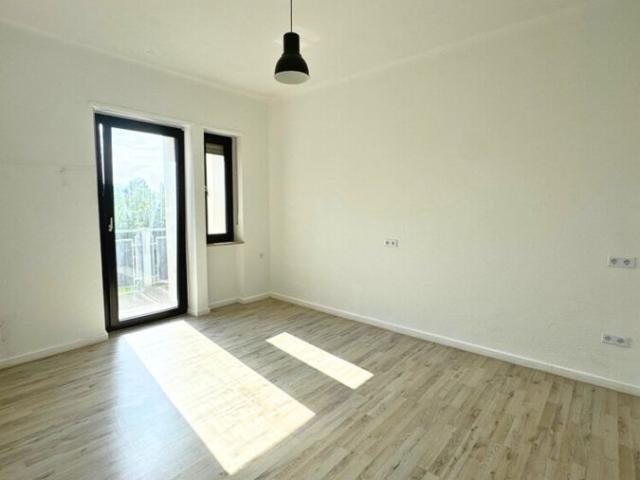 Helle renovierte 4 ZKB Wohnung mit Balkon in verkehrsgünstiger Lage