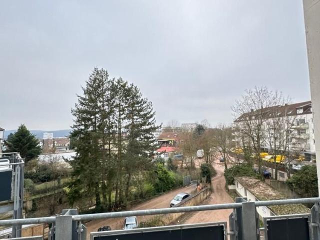 Helle renovierte 4 ZKB Wohnung mit Balkon in verkehrsgünstiger Lage