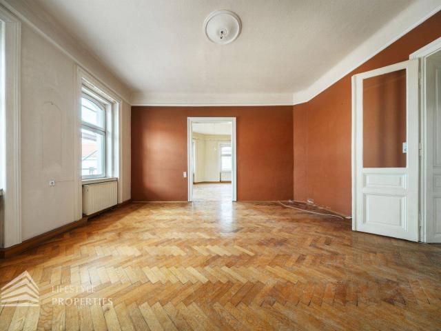 Helle renovierungsbedürftige 3 Zimmer Wohnung, Nähe Neustiftgasse